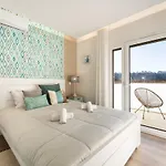 Ocean Lookout With Private Parking In The Heart Of * Nazaré