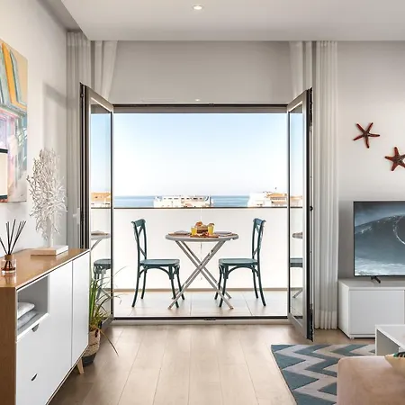 Ocean Lookout With Private Parking In The Heart Of