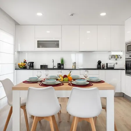 Ocean Lookout With Private Parking In The Heart Of *