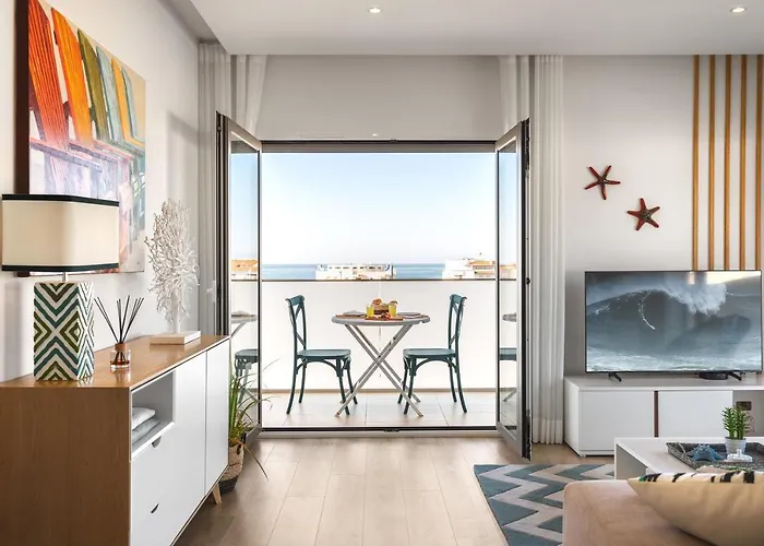 Ocean Lookout With Private Parking In The Heart Of