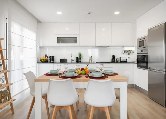 Ocean Lookout With Private Parking In The Heart Of *